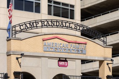 Madison, WI, ABD - 7 Ekim 2025: Camp Randall Stadyumu NCAA Büyük On Konferansı 'nda mücadele eden Wisconsin Badgers Üniversitesi futbol takımının evidir..