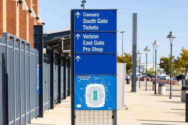 Indianapolis, IN, ABD - 20 Ekim 2025: Lucas Petrol Stadyumu NFL 'nin Indianapolis Colts futbol takımının yanı sıra diğer etkinliklere de ev sahipliği yapmaktadır..