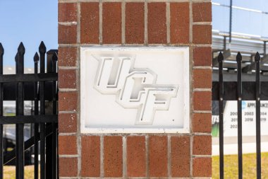 Orlando, FL, ABD - 18 Kasım 2025: Florida Üniversitesi 1963 yılında kurulan yüksek rütbeli bir devlet araştırma üniversitesidir..