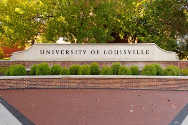 Louisville, KY, ABD - 21 Ekim 2025 Louisville Üniversitesi 1798 yılında Louisville şehir merkezinin hemen dışında kurulmuş bir devlet araştırma üniversitesidir..