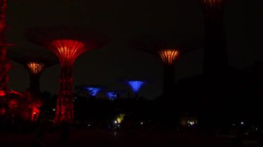 gece koyunda bahçelerle