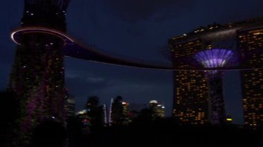 gece koyunda bahçelerle