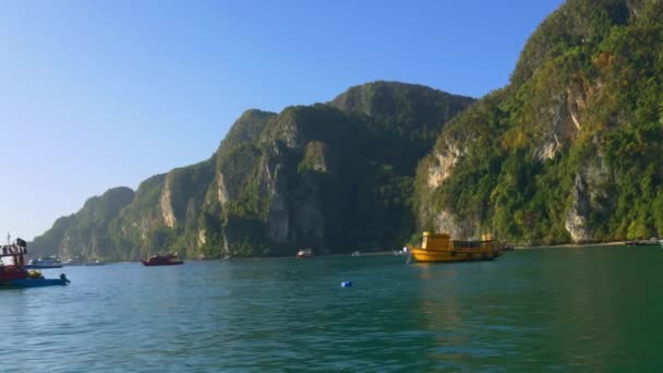 Famosa ilha passeio de barco — Vídeo de Stock