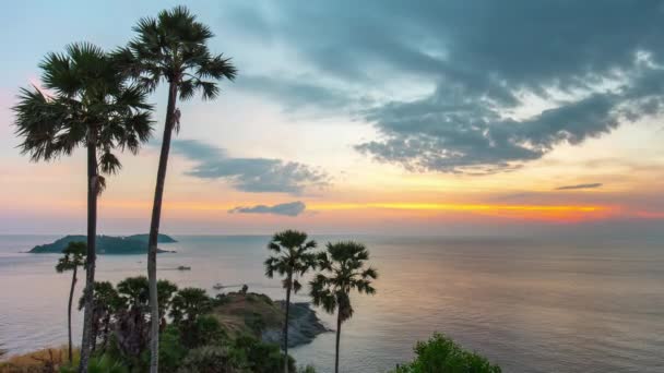 Hermoso atardecer sobre el mar — Vídeos de Stock