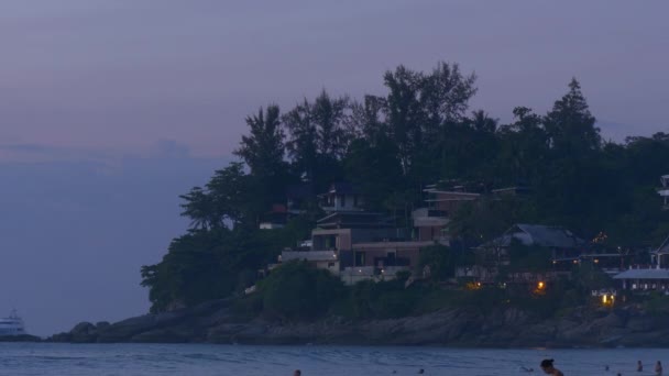 晚上海岸线在普吉岛的全景 — 图库视频影像