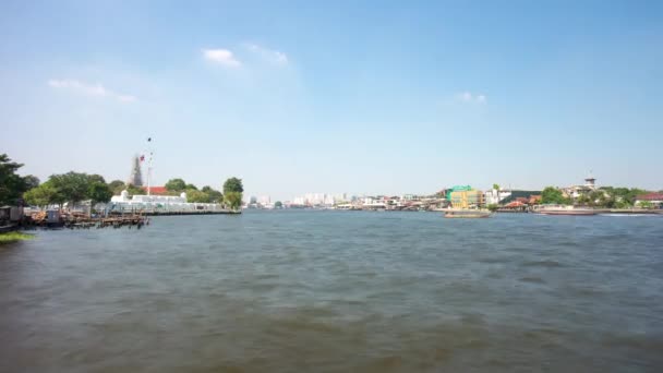 Chao phraya rivier tempel bouw baai verkeer 4 k tijd vervallen bangkok thailand — Stockvideo