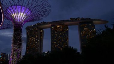 gece koyunda bahçelerle