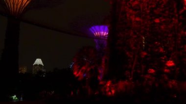 gece koyunda bahçelerle