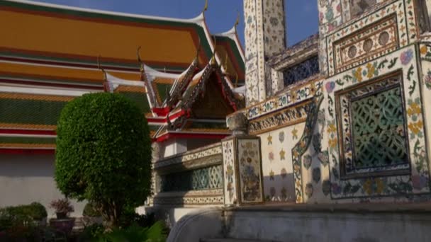Dekorasi dinding kuil Wat Arun — Stok Video