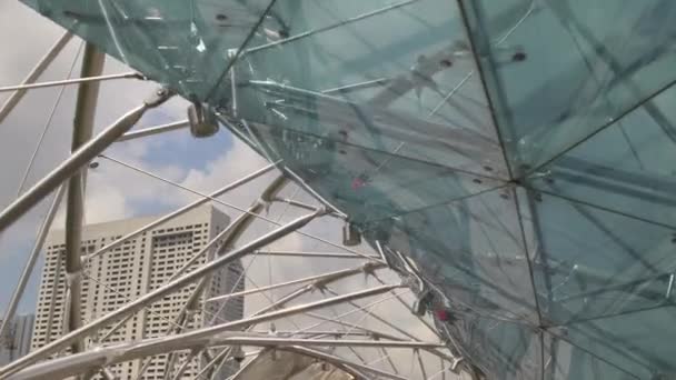 Helix bridge och Marina Bay — Stockvideo