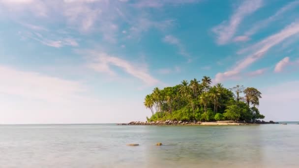 Vista sobre la isla desierta — Vídeo de stock