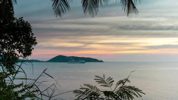 Solnedgång på paradise beach på phuket — Stockvideo