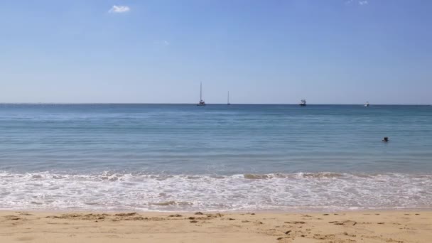 Известный курортный пляж острова Пхукет — стоковое видео