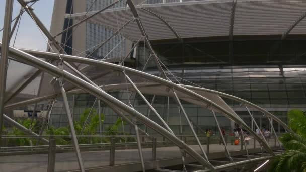 Helix brug en Marina Bay — Stockvideo