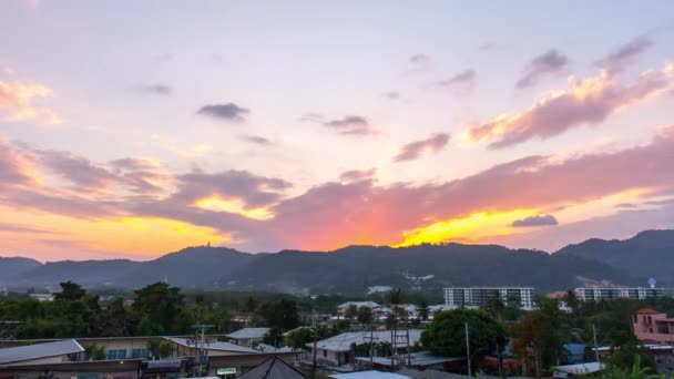 Phuket ilha buddha montanha pôr-do-sol panorama 4k tempo lapso tailandês — Vídeo de Stock