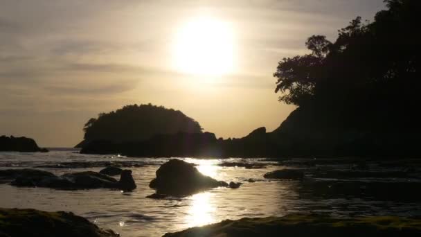 Coucher de soleil incroyable sur les îles autour de Phuket — Video