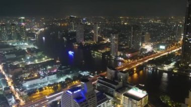gece chao phraya Nehri Rating köprü çatı panorama 4 k zaman sukut Tayland