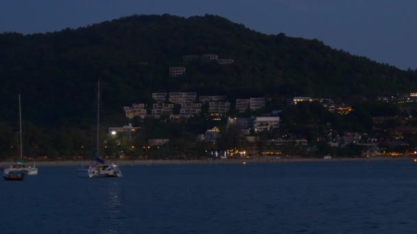 Panorama pobřeží noci v Phuketu — Stock video