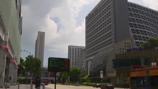 Marina vierkante suntec city mall verkeer straat panorama singapore — Stockvideo