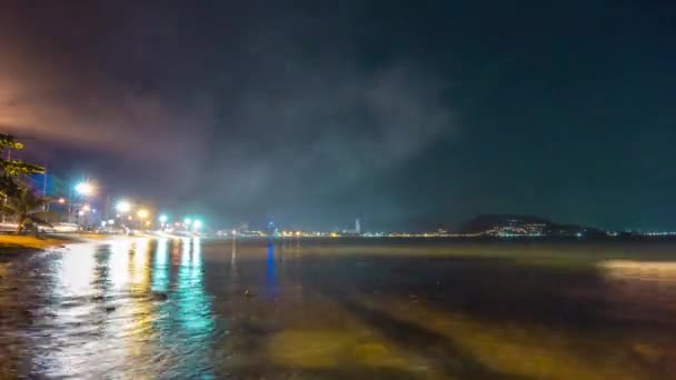 Noche iluminación patong playa bahía panorama 4k time lapse phuket tailandia — Vídeos de Stock