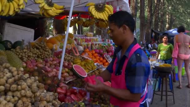Фруктовый рынок острова Пхукет — стоковое видео