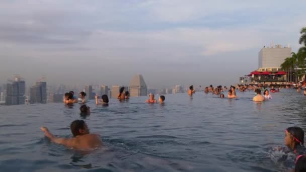 Berömda marina bay sands hotel — Stockvideo