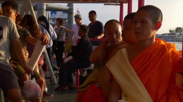 Famosos monjes de ferry de ciudad — Vídeo de stock