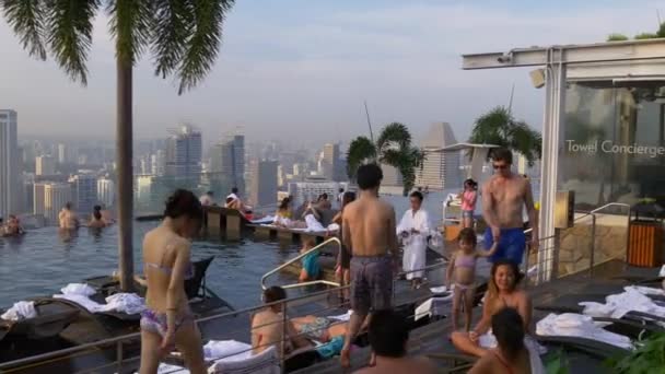Famous marina bay sands hotel — Stock Footage Famous marina bay sands hotel Royalty Free Stock Video