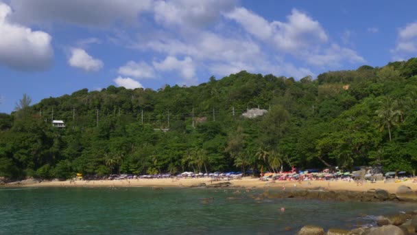 Berühmter Urlaubsstrand auf der Insel Phuket — Stockvideo