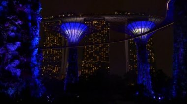 gece koyunda bahçelerle