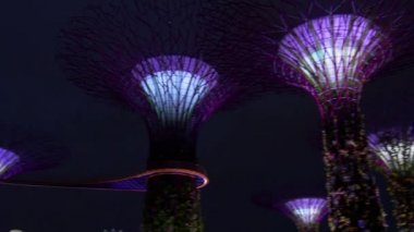 gece koyunda bahçelerle