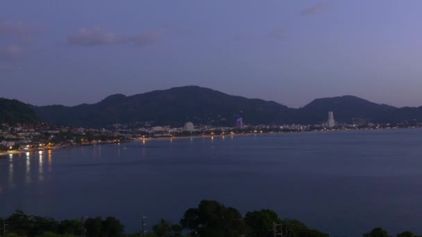 Panorama de la costa nocturna en Phuket — Vídeos de Stock