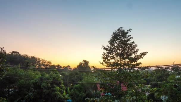 Matahari terbit yang indah di atas pulau Phuket — Stok Video