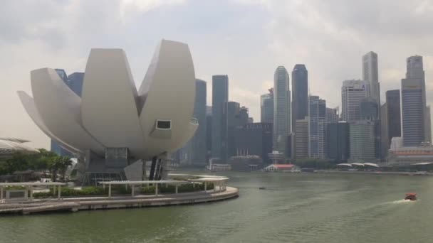 Kunst wissenschaft museum marina bay stadtzentrum panorama singapore — Stockvideo