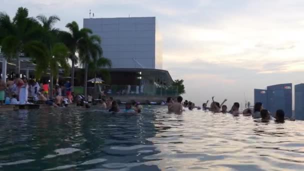 Ünlü marina bay sands hotel — Stok video