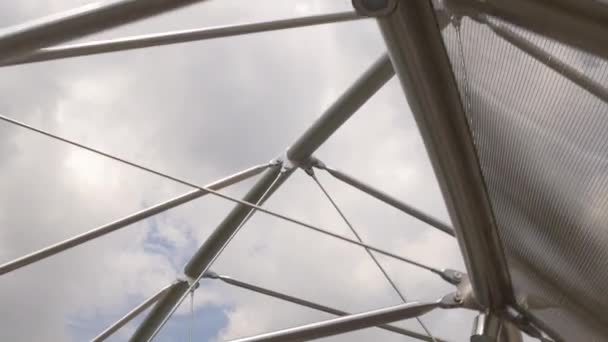 Día soleado cielo hélice puente vista singapore — Vídeos de Stock