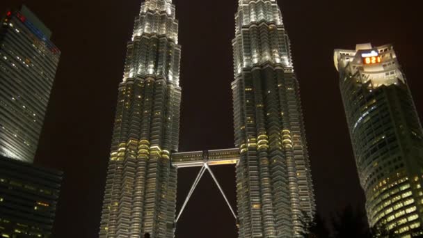 Famosas torres gemelas Petronas — Vídeo de stock