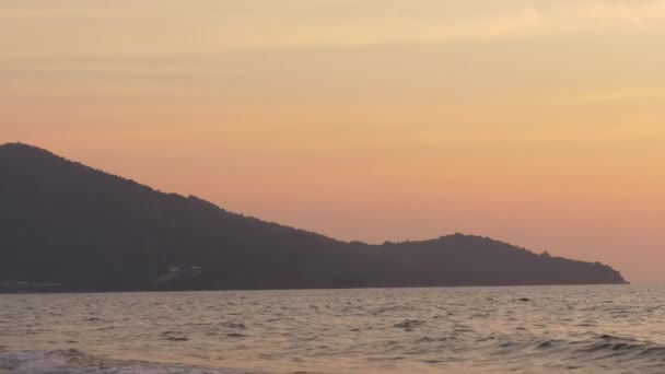 Incredibile tramonto sulla spiaggia tropicale — Video Stock