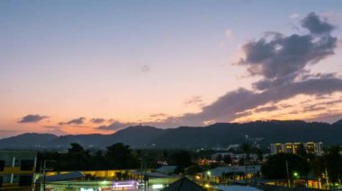 bir phuket town üzerinden günbatımı
