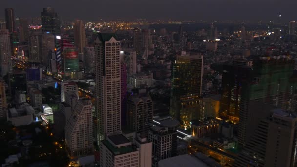 Bangkok éjszakai utca-és városrészlet — Stock videók