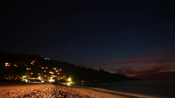 Phuket isla puesta del sol noche kata noi playa hotel panorama 4k time lapse thailand — Vídeos de Stock