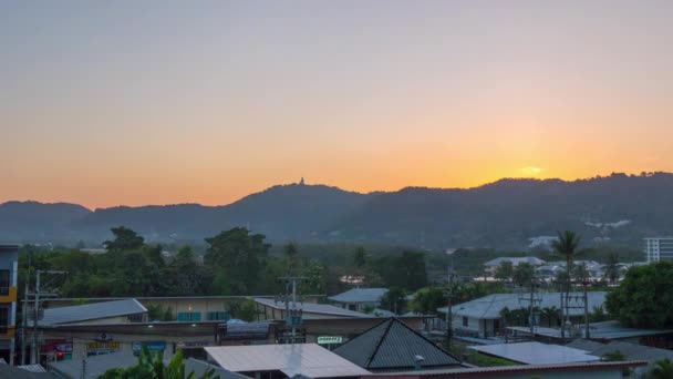 Pôr do sol sobre a cidade de Phuket — Vídeo de Stock