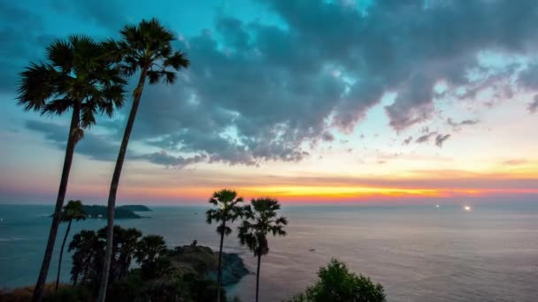 Hermoso atardecer sobre el mar — Vídeos de Stock