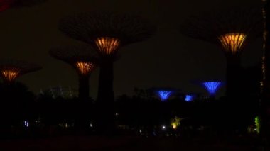 gece koyunda bahçelerle