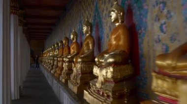 Altın Aziz anıtlar 