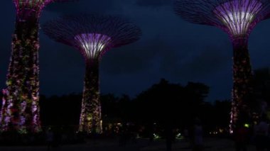 gece koyunda bahçelerle