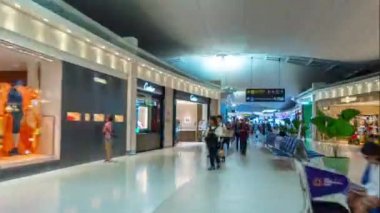 Duty free mağazaları tarafından yürüyüş