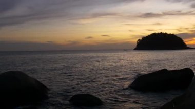 Phuket ile adalara şaşırtıcı günbatımı