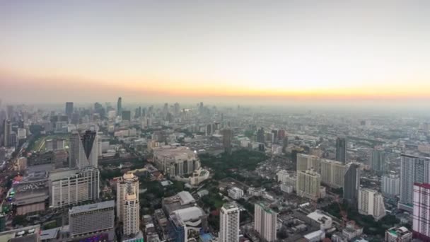 Bangascar edificio più alto tramonto paesaggio urbano panorama 4k time lapse Thailandia — Video Stock