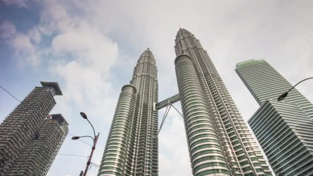 Κουάλα Λουμπούρ petronas twin πύργους επάνω ουρανό Πανόραμα 4 k χρόνος παύουν Μαλαισία — Αρχείο Βίντεο